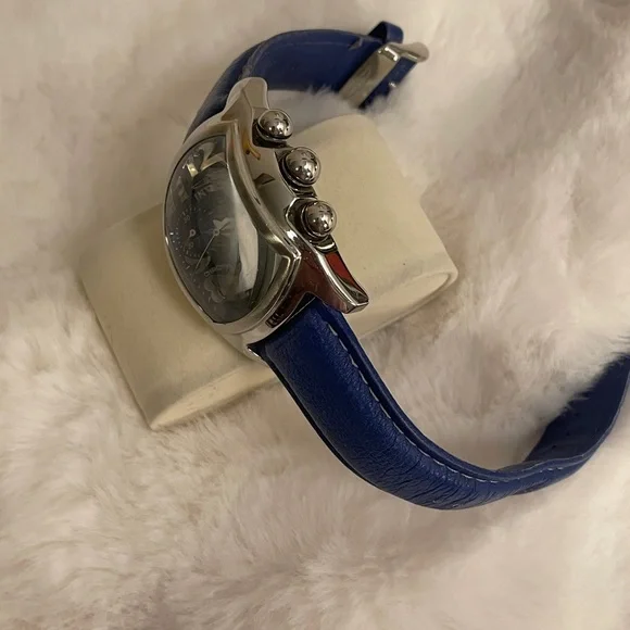 Invicta Blue and Silver Men's Watch model # 9815.GENTLY USEDWorn 1 or 2 times.